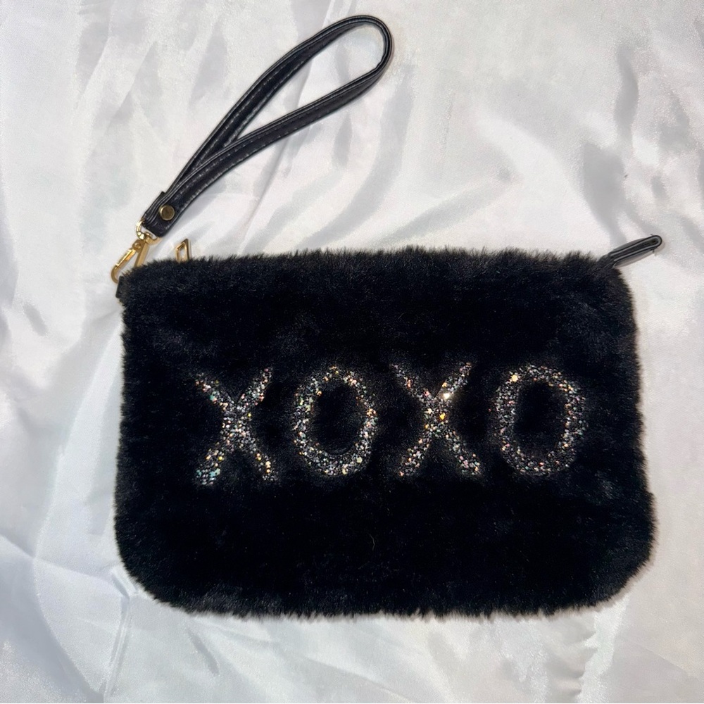 XOXO Black Faux Fur Clutch Wristlet Purse Make up bag Glitter Accents Chic Y2K